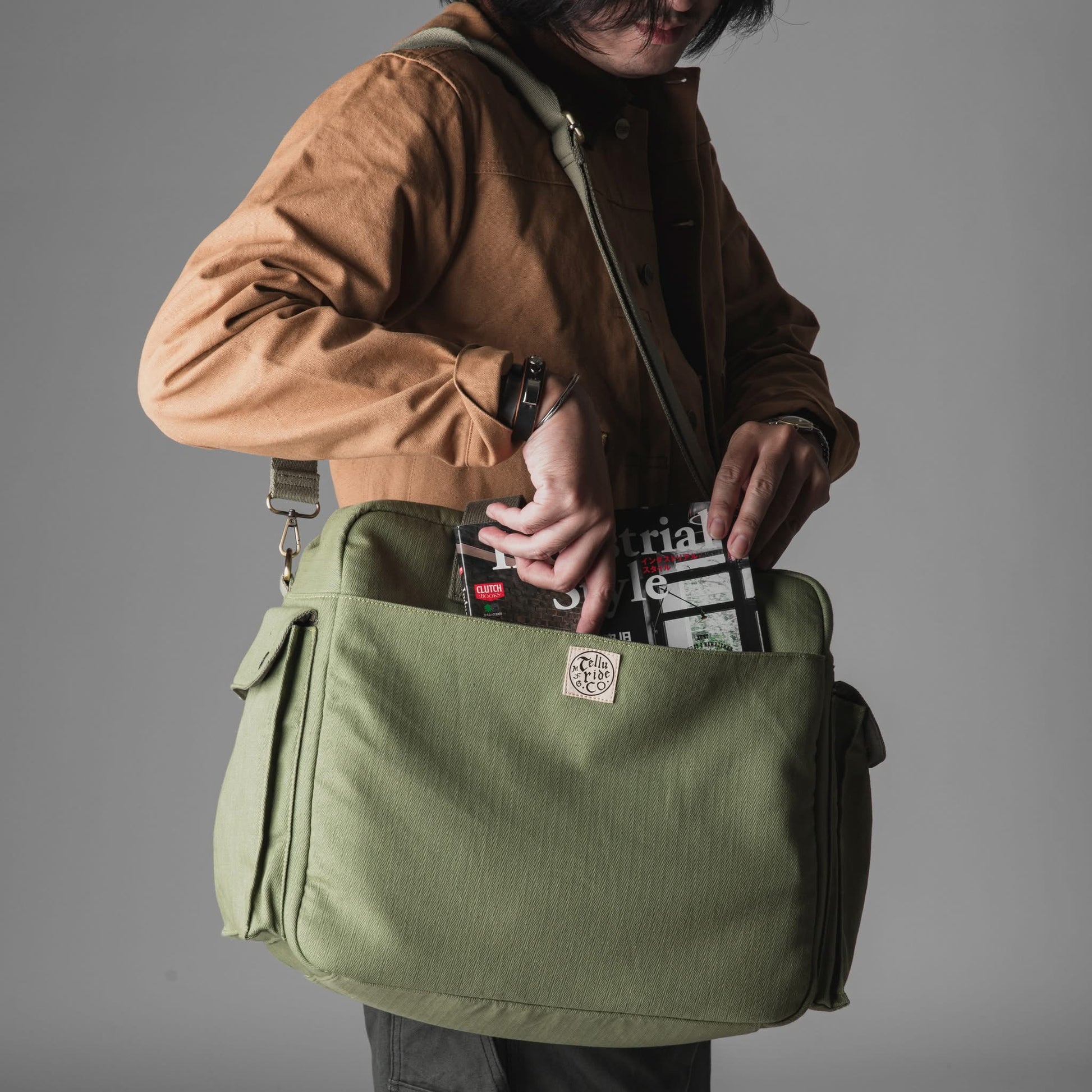 TELLURIDE MONKEY CARRIER TOTE