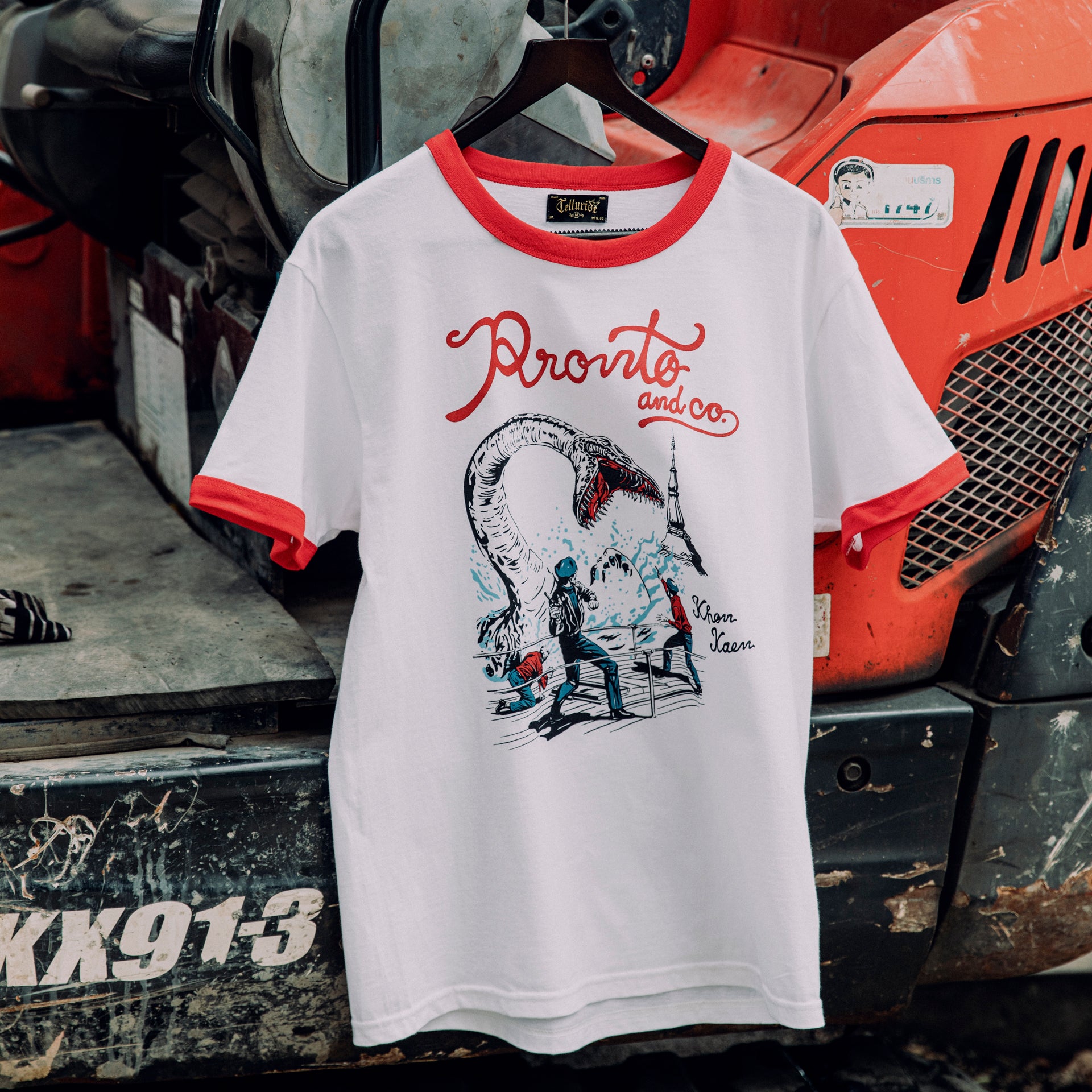 PRONTO & CO. KHONKAEN SOUVENIR RINGER TEE - WHITE/RED