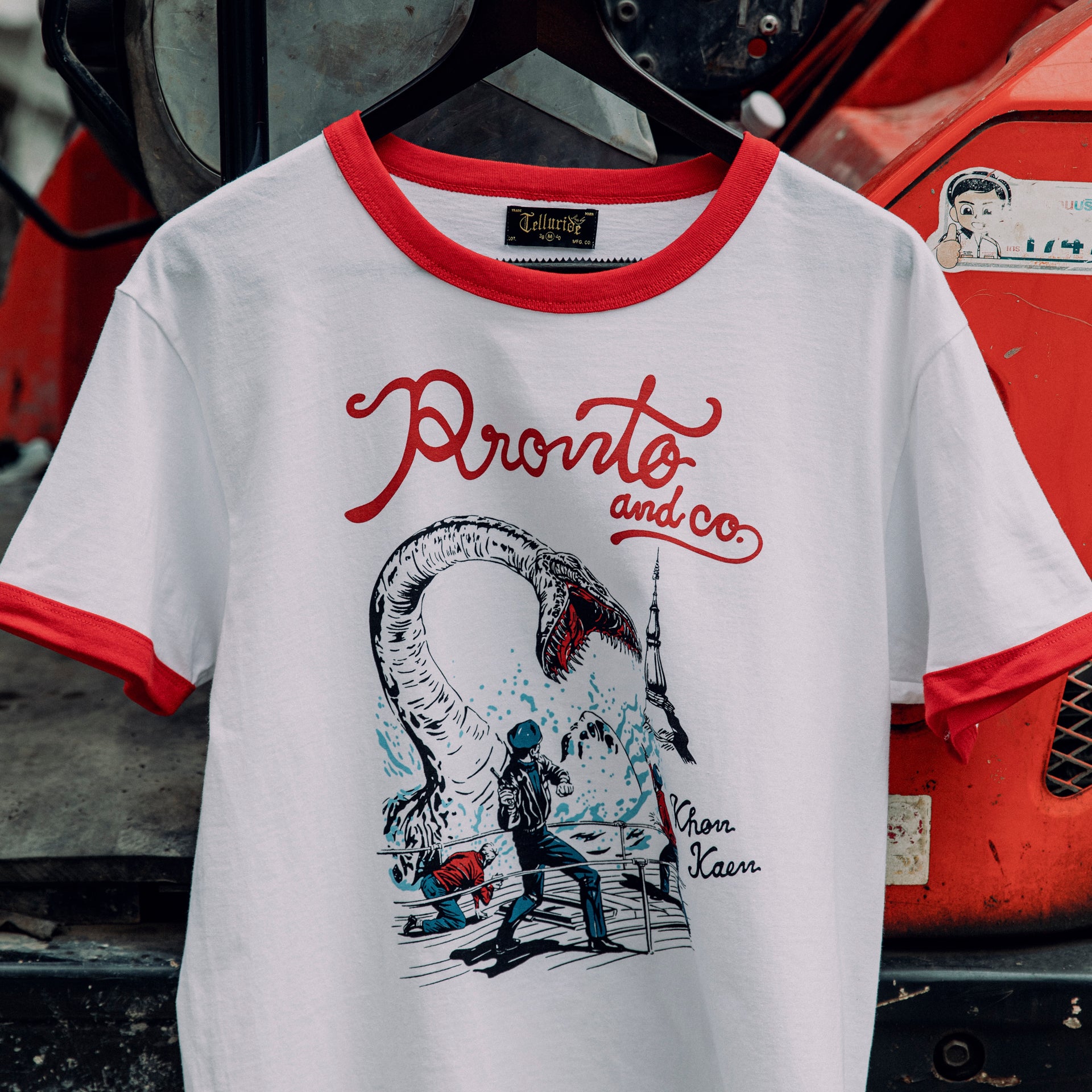 PRONTO & CO. KHONKAEN SOUVENIR RINGER TEE - WHITE/RED