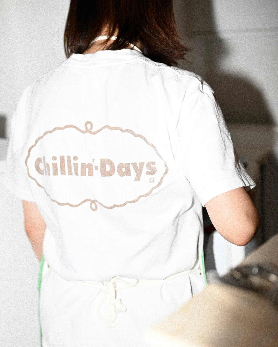 UNISON SPECIAL GIANT TUBE PG PRINT S/S TEE(CHILLIN DAY) - WHITE