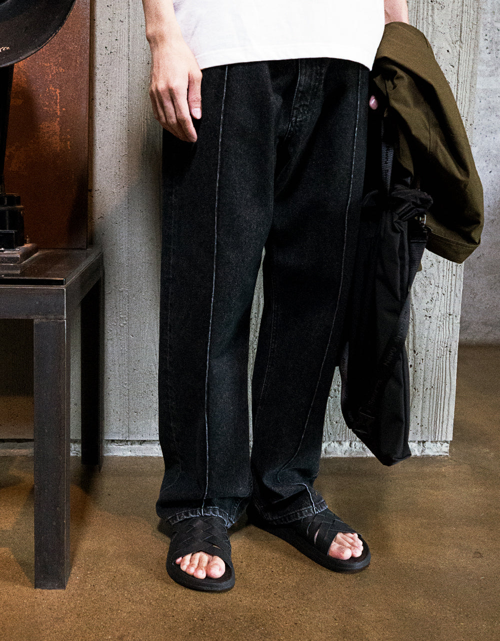 UNIFORM BRIDGE PIN TUCK WIDE DENIM PANTS BLACK WASHED - BLACK WASHED