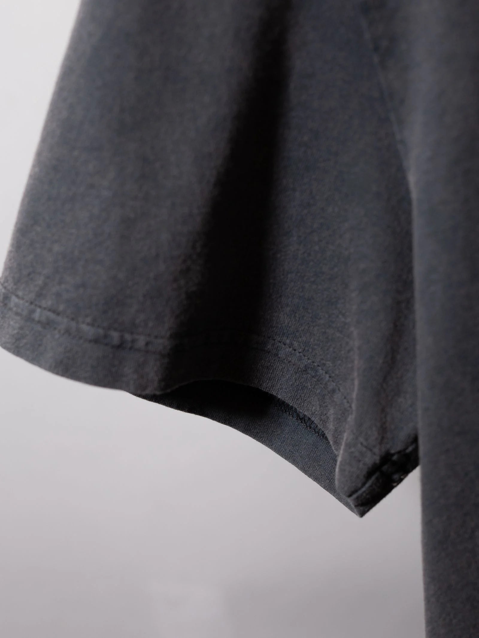 NUDIE JEANS ROY PALE TRACKS T-SHIRT - ANTRACITE