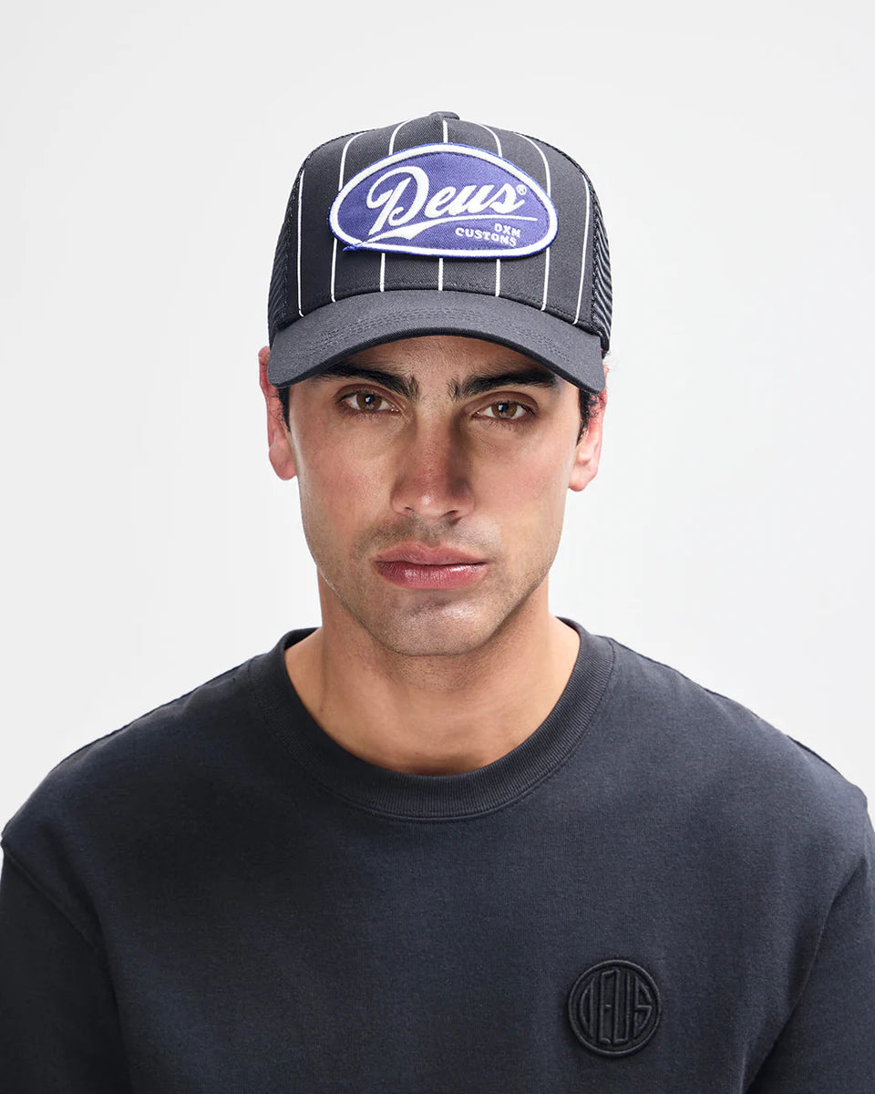 DEUS EX MACHINA FORECOURT TRUCKER - BLACK