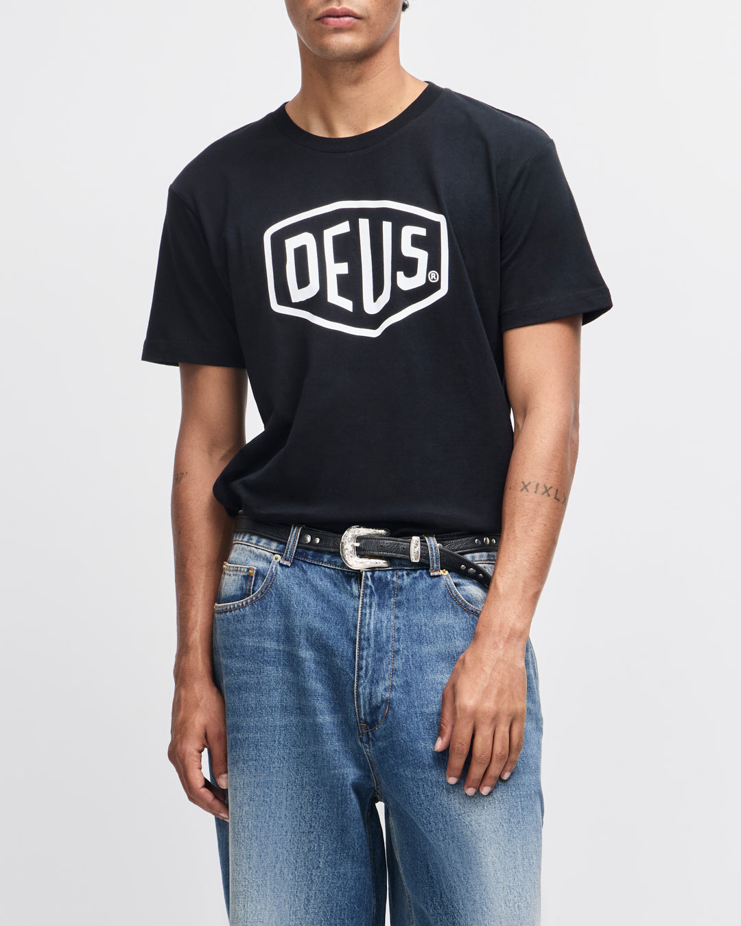 Shield Tee|Model
