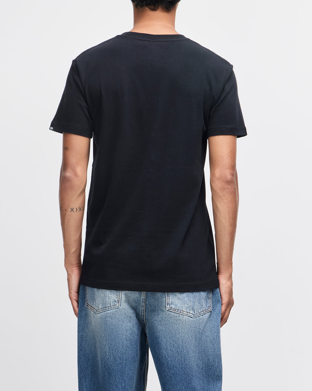 Shield Tee|Model