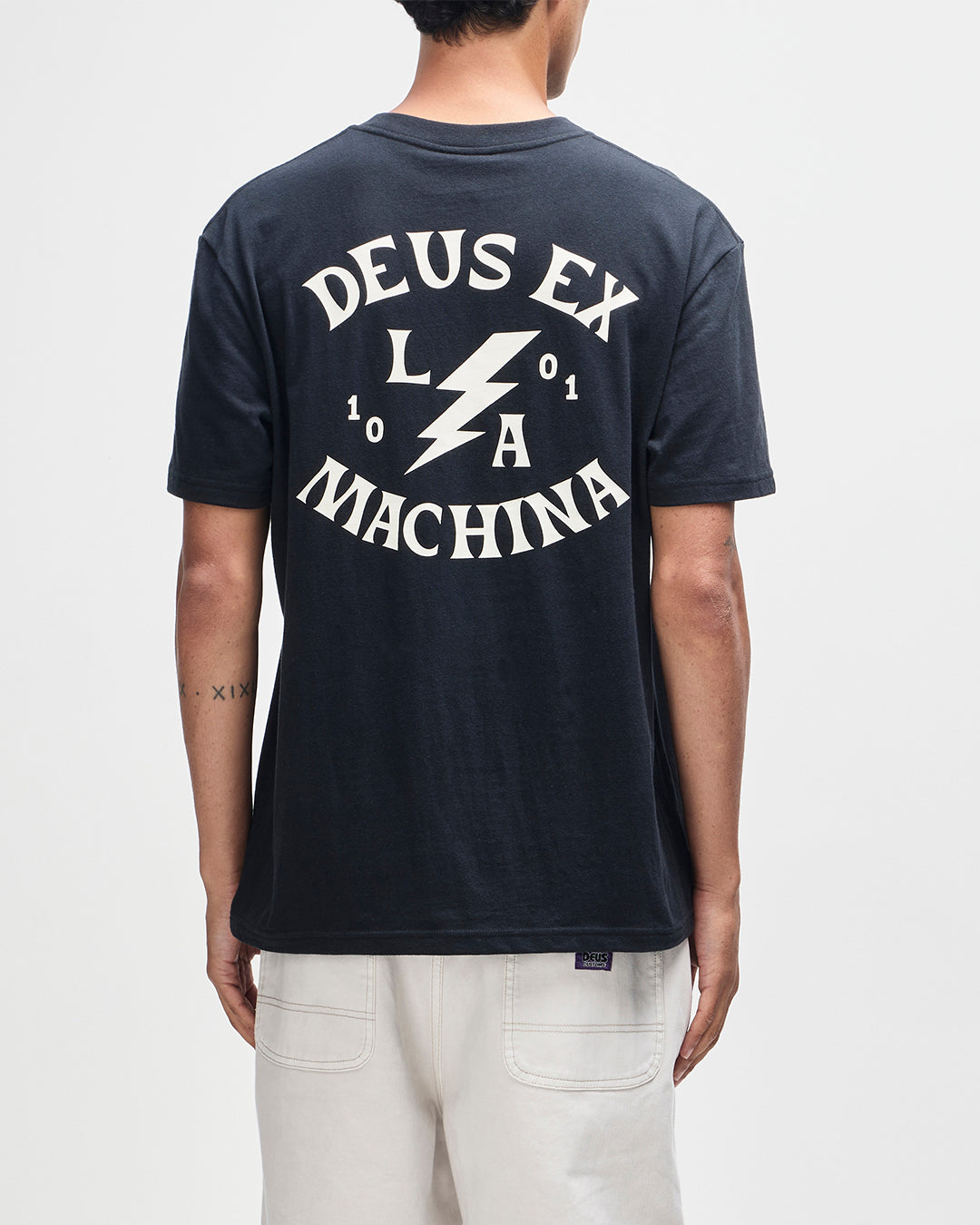 D261MTS324-ChinookTee-Black|Model