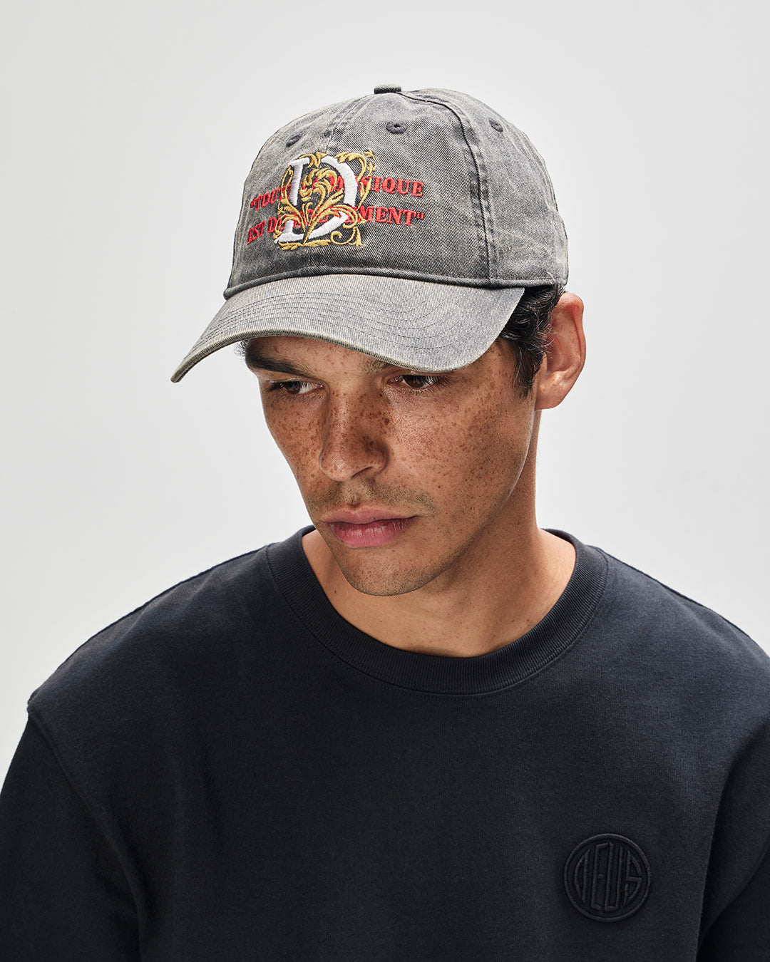 D261UHA724-DecorativeCap|Model
