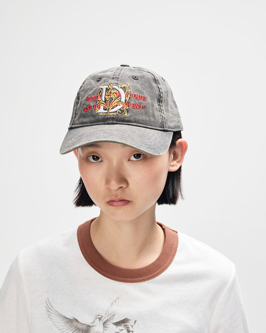 D261UHA724-DecorativeCap|Model