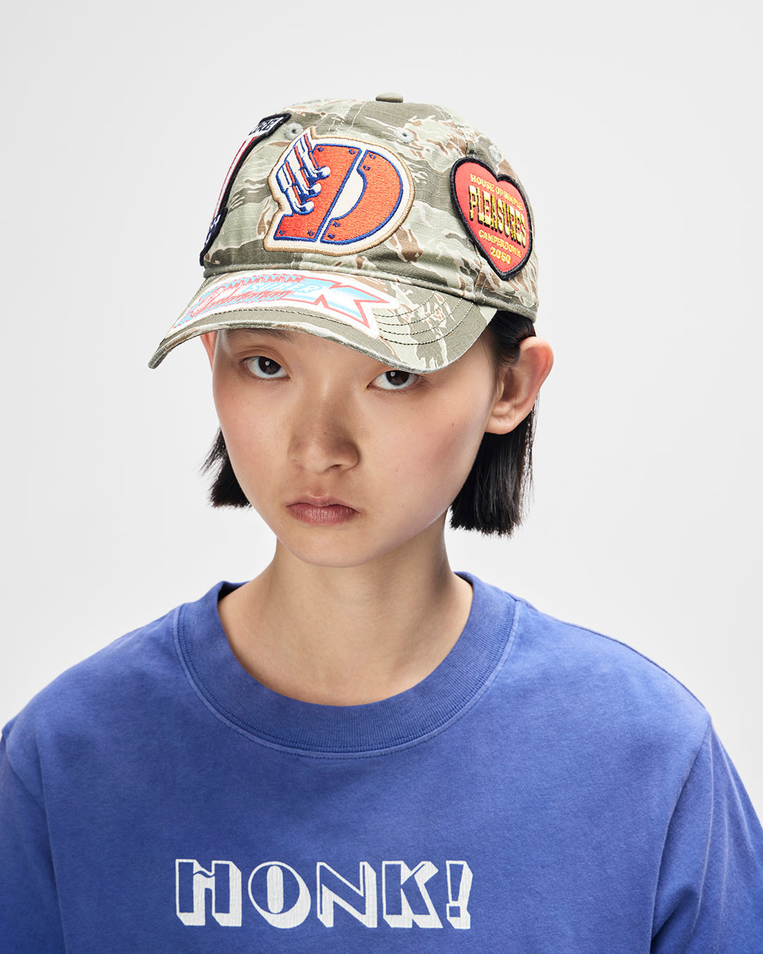 D261UHA725-Hide_SeekCap|Model