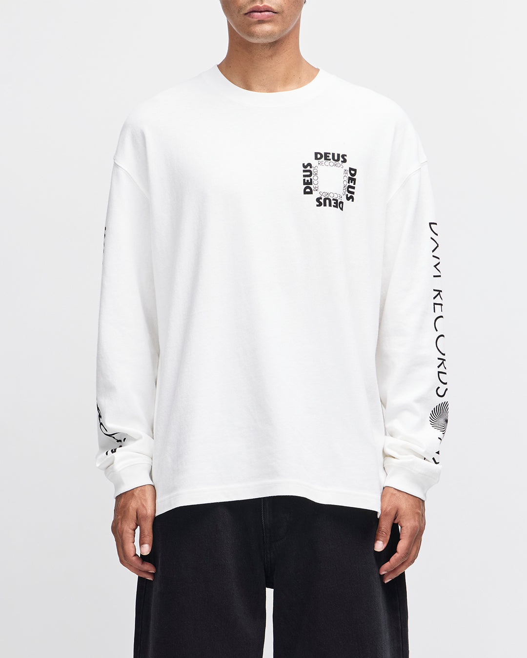 Defacto LS Tee|Model