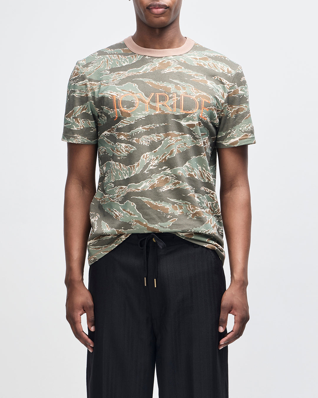 joyride-ringer-tee-ground-cover-green|Model