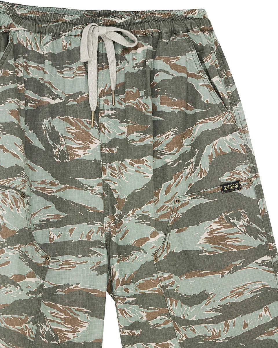 DEUS EX MACHINA UNFORSEEN SHORT - GROUND COVER GREEN