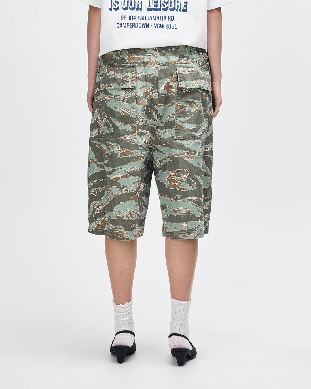unforseen-short-ground-cover-green|Model|Female