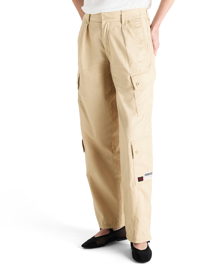 durdan-pant-warm-sand|Model