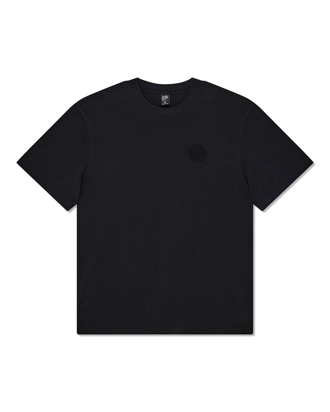 pill-logo-tee-black-1|Model