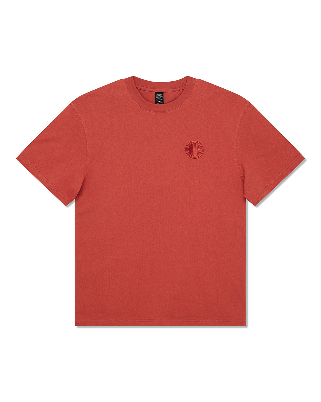 pill-logo-tee-terracotta|Model