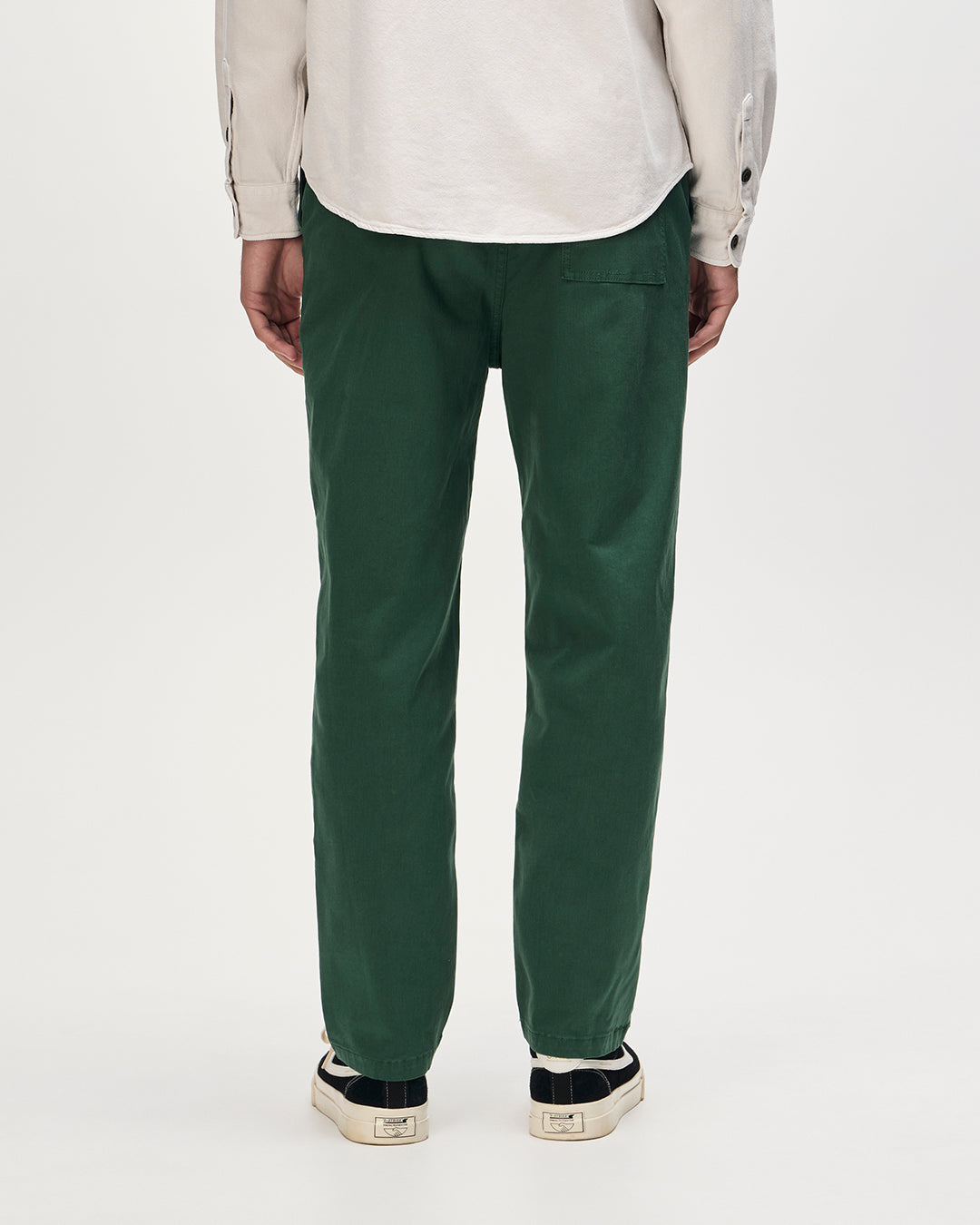 infinity-beach-pant-hunter-green|Model