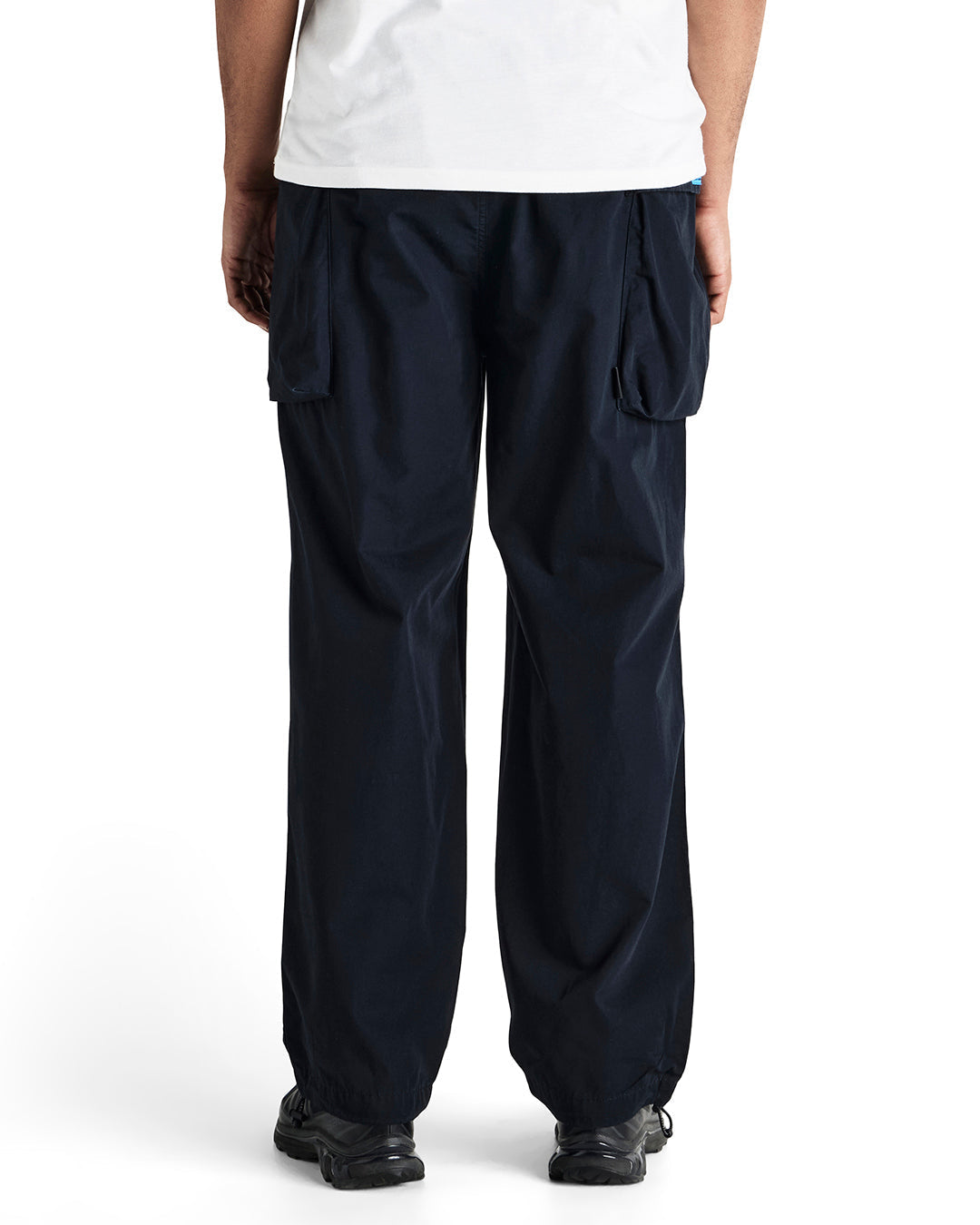 duck-dive-pant-black-ii|Model