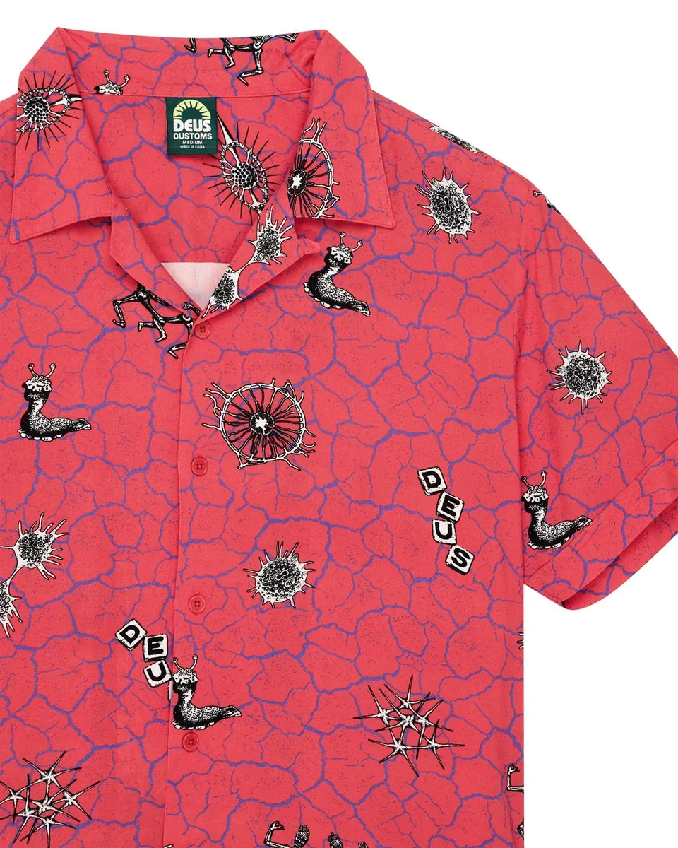 DEUS EX MACHINA VIBRANT VIRUS SHIRT STRAWBERRY