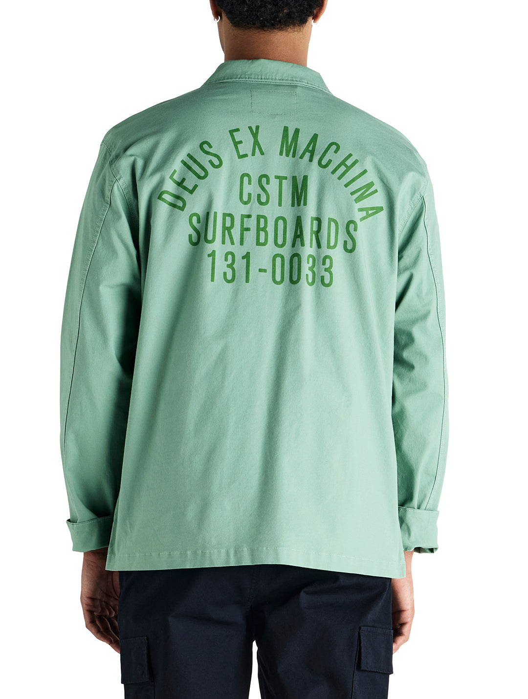 tommy-poplin-surf-shirt-shale-green|Model