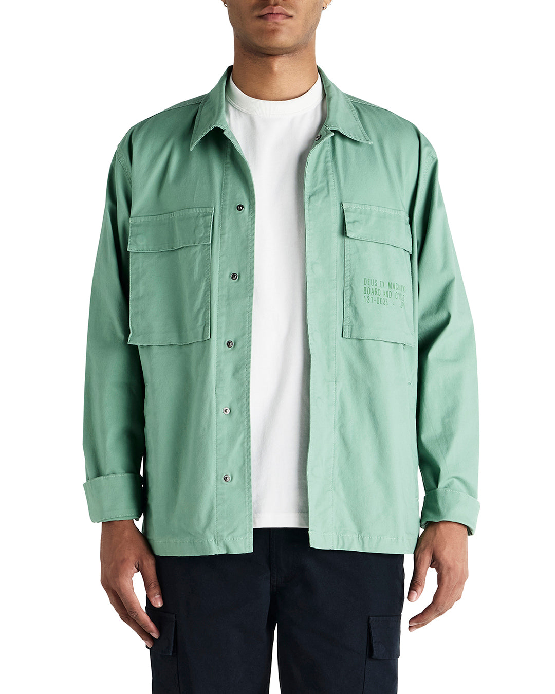 tommy-poplin-surf-shirt-shale-green|Model