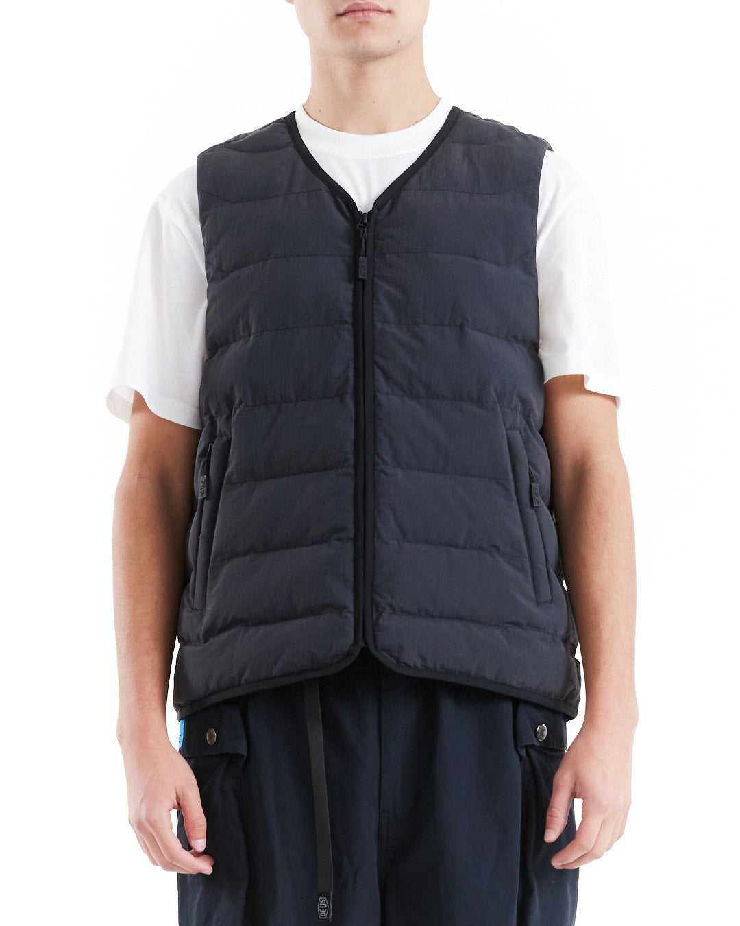 Peak Padded Vest - Black|Model