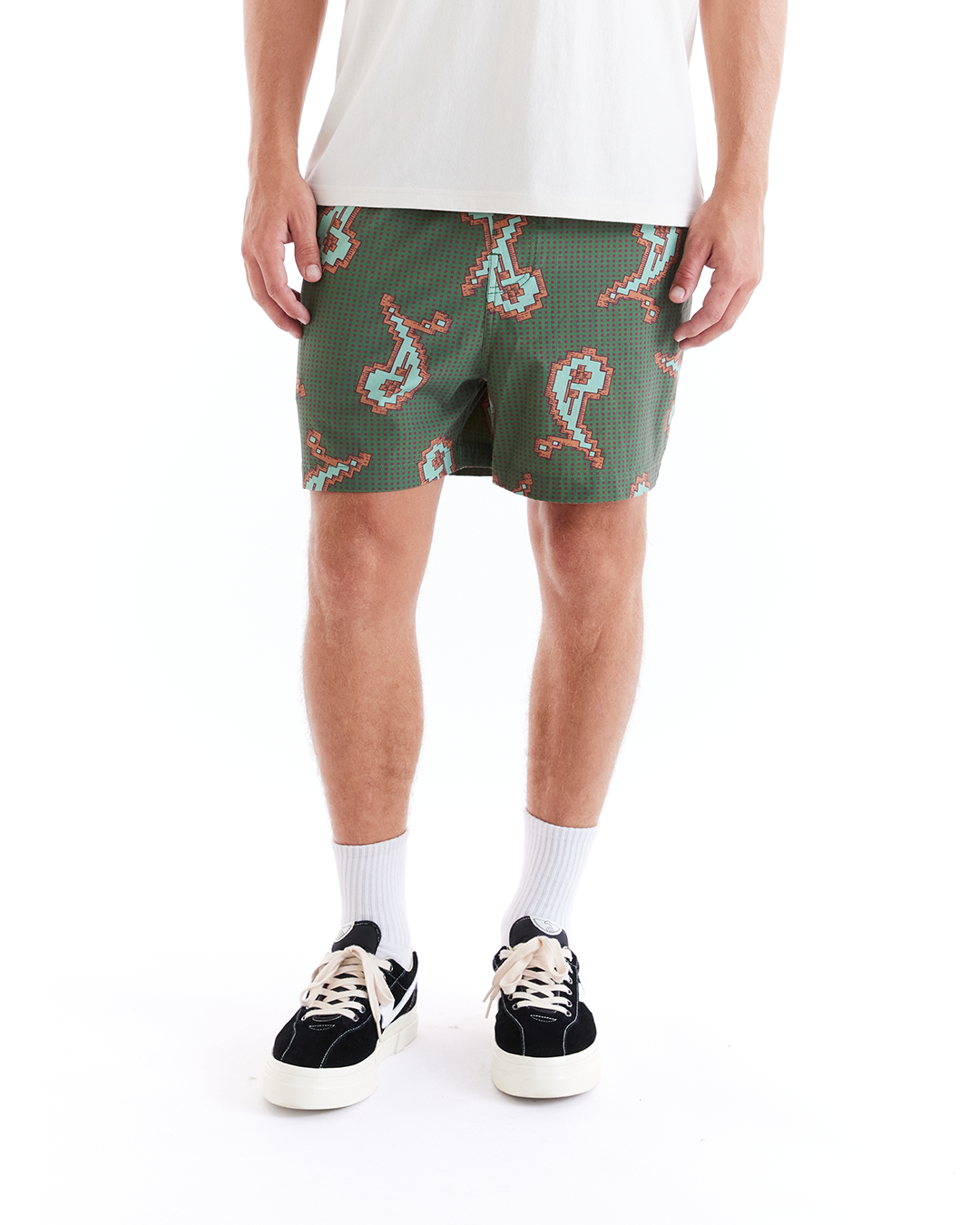 2-bit-beach-short-green|Model