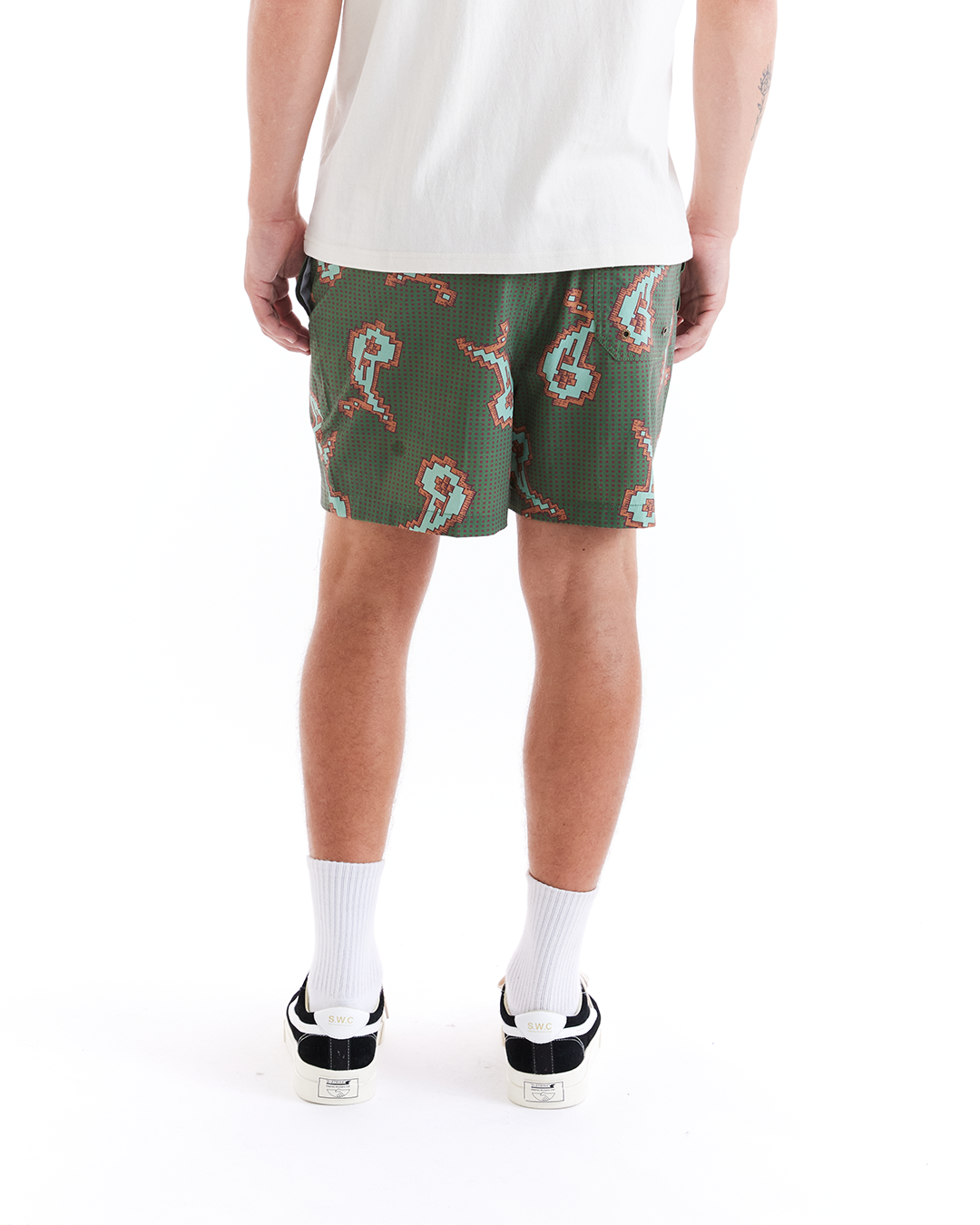 2-bit-beach-short-green|Model