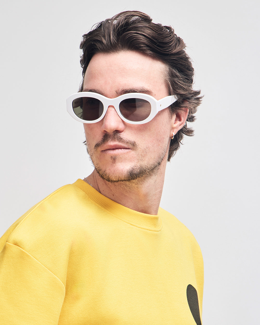 friday-white|Model