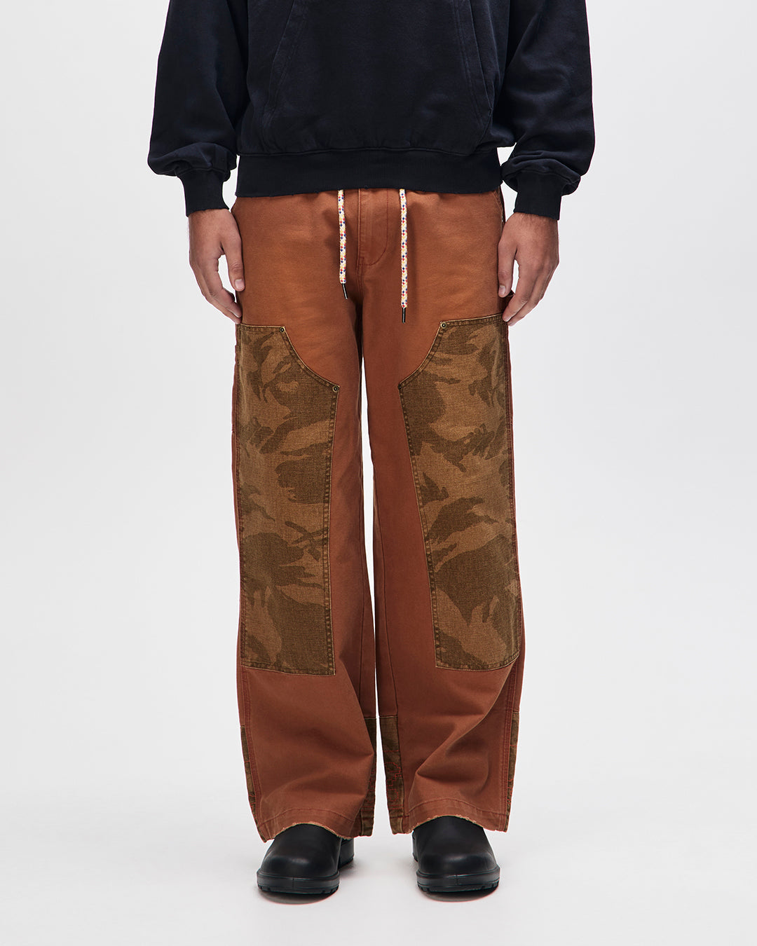 make-amends-pant-caramel-cafe|Model