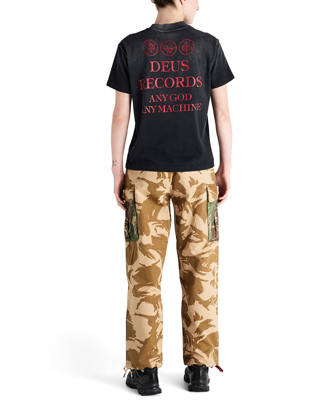 DEUS EX MACHINA DIVINE CONNECTION TEE - ANTHRACITE
