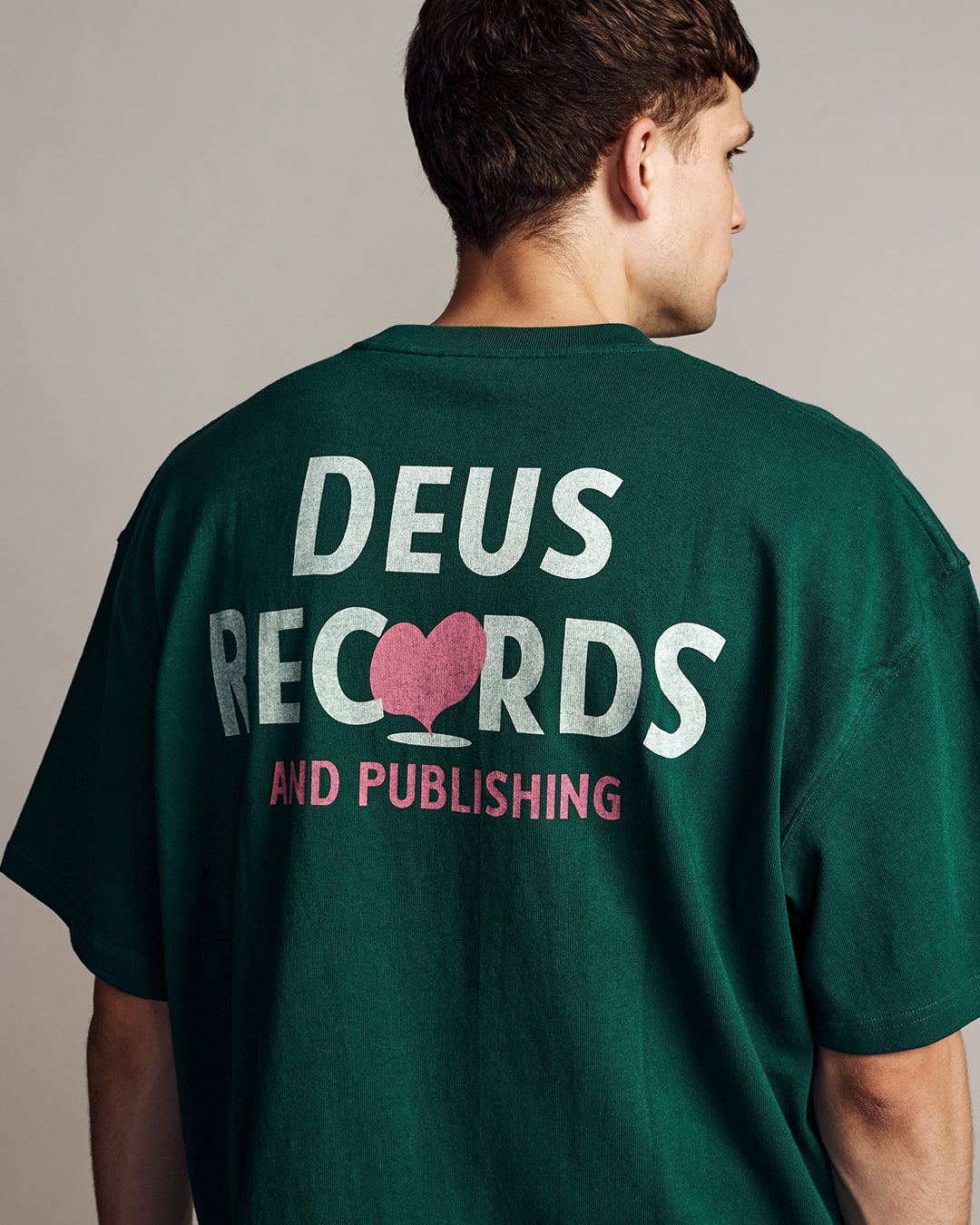 deep-cut-tee-verdant-green|Model
