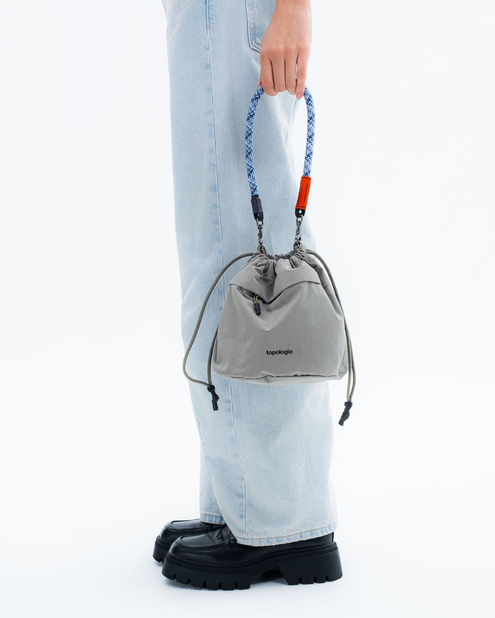 TOPOLOGIE REVERSIBLE BUCKET