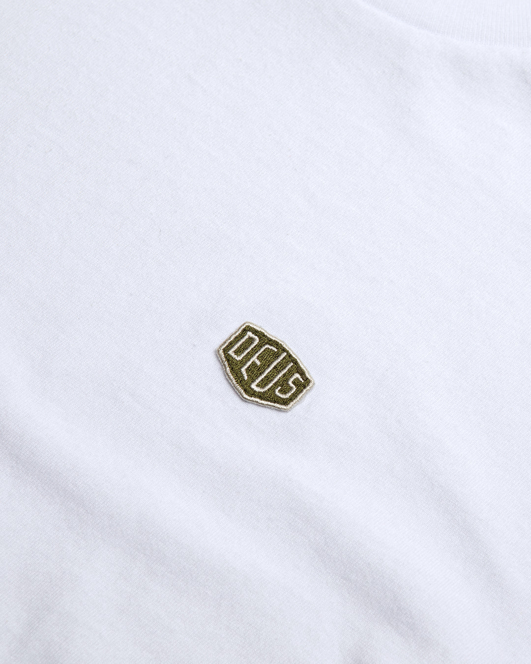 DEUS EX MACHINA SHIELD STANDARD TEE - WHITE